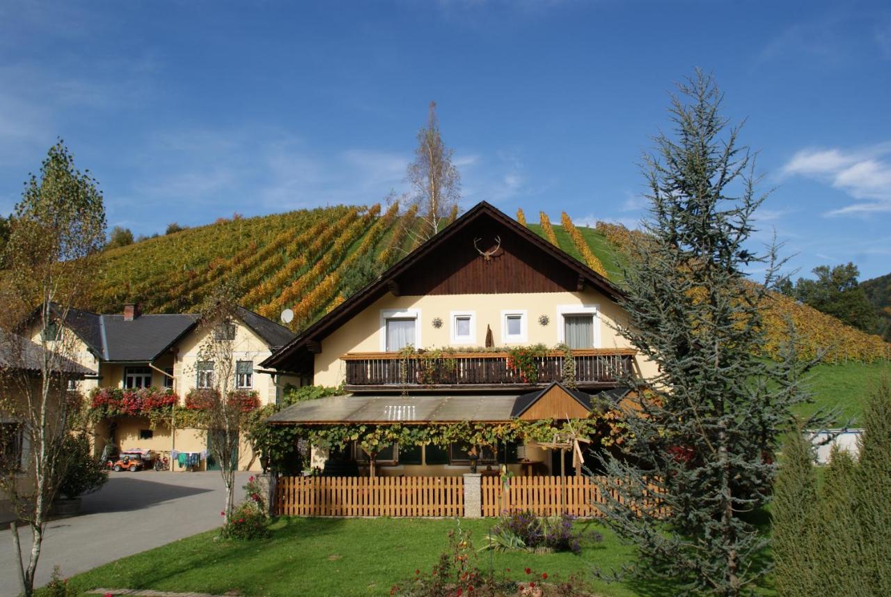 Отель Weingut Lieschnegg Лойчах Экстерьер фото