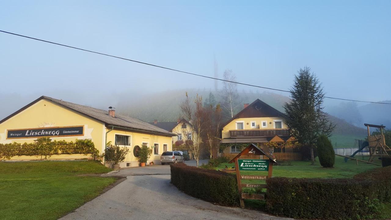 Отель Weingut Lieschnegg Лойчах Экстерьер фото