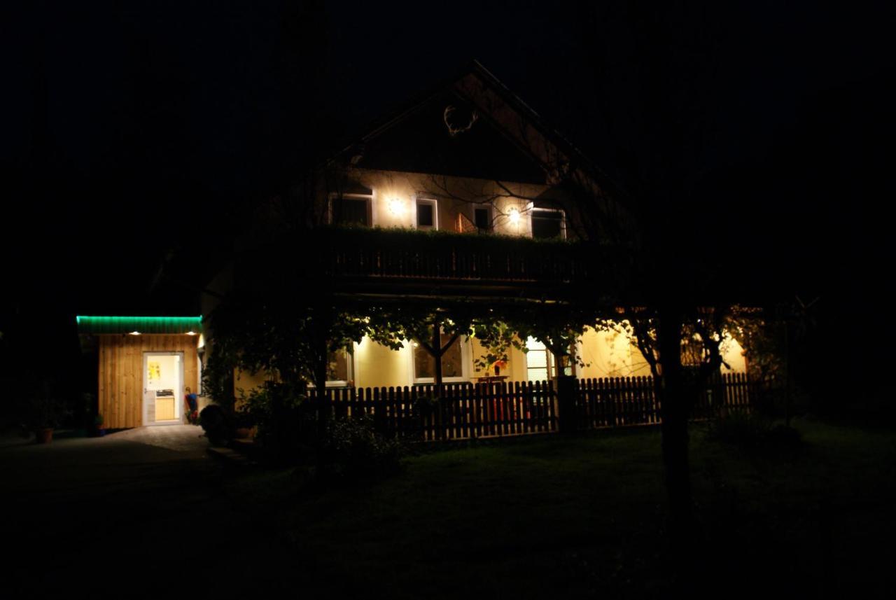 Отель Weingut Lieschnegg Лойчах Экстерьер фото